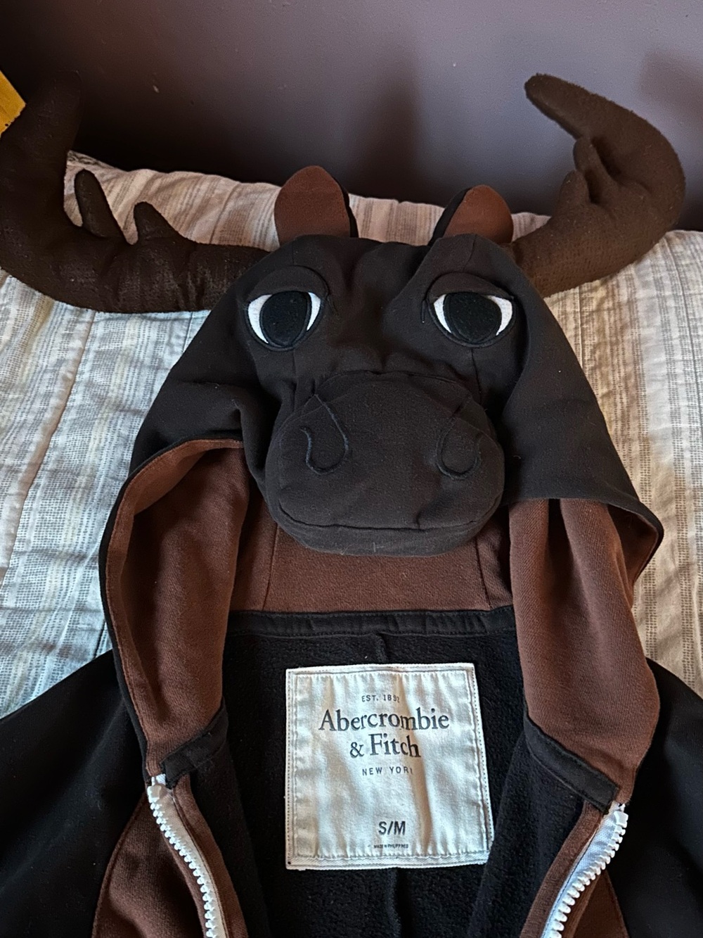 Abercrombie & Fitch Black and Brown unisexMoose Hooded Zip-Up PJ’s/Costume/onesi
